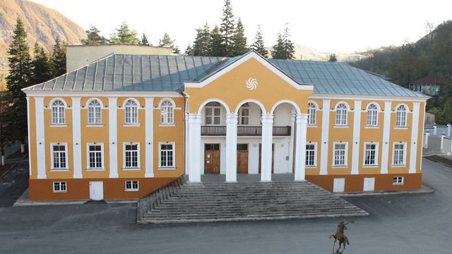 Амбролаури