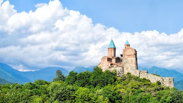 Кварели неподалёку