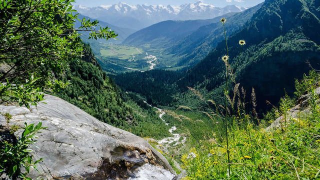 Местиа неподалёку