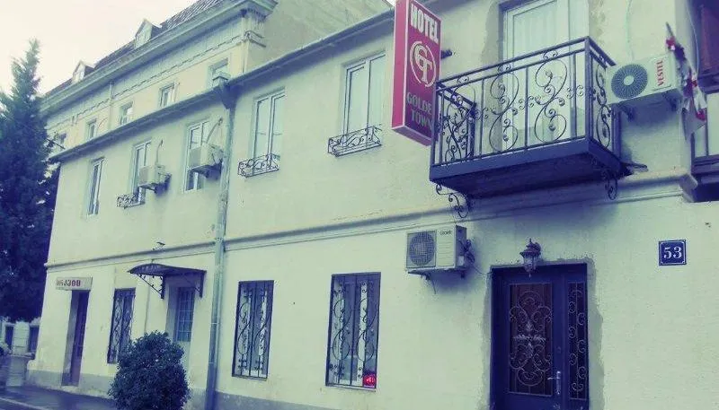 Голден Таун — Фото 1